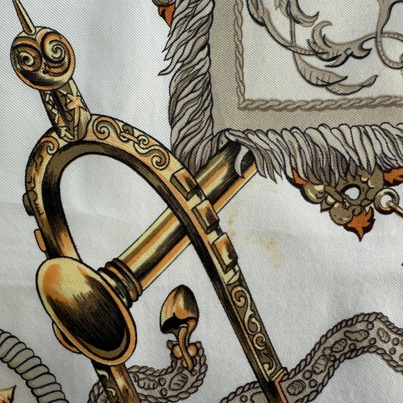 Authentic Vintage Hermès “Ludovicus Magnus” Silk Scarf - Picture 11 of 12